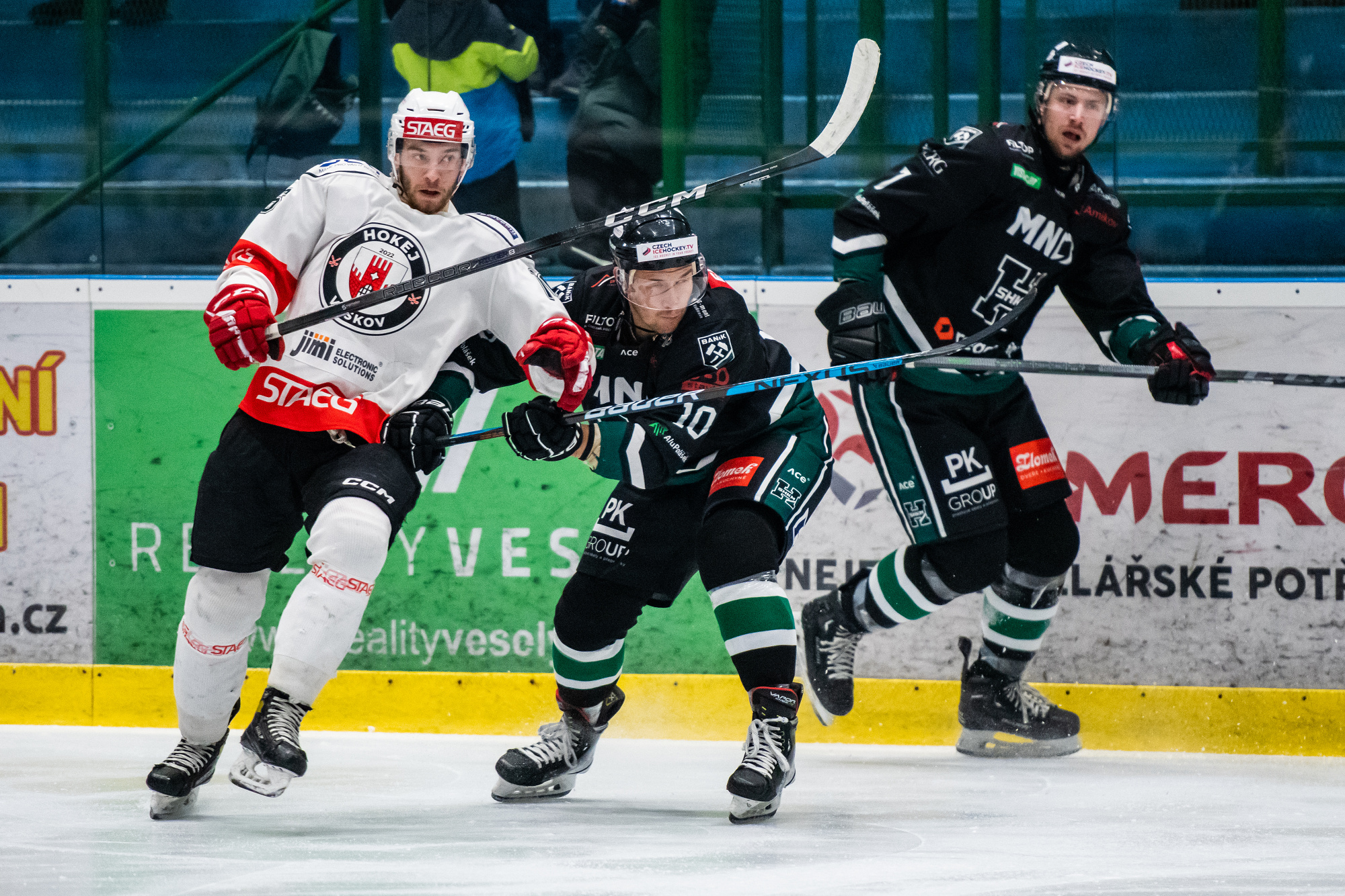 Steda opt ve znamen hokeje a tentokrt i malho jihomoravskho derby! Bank doma host hokejisty Vykova