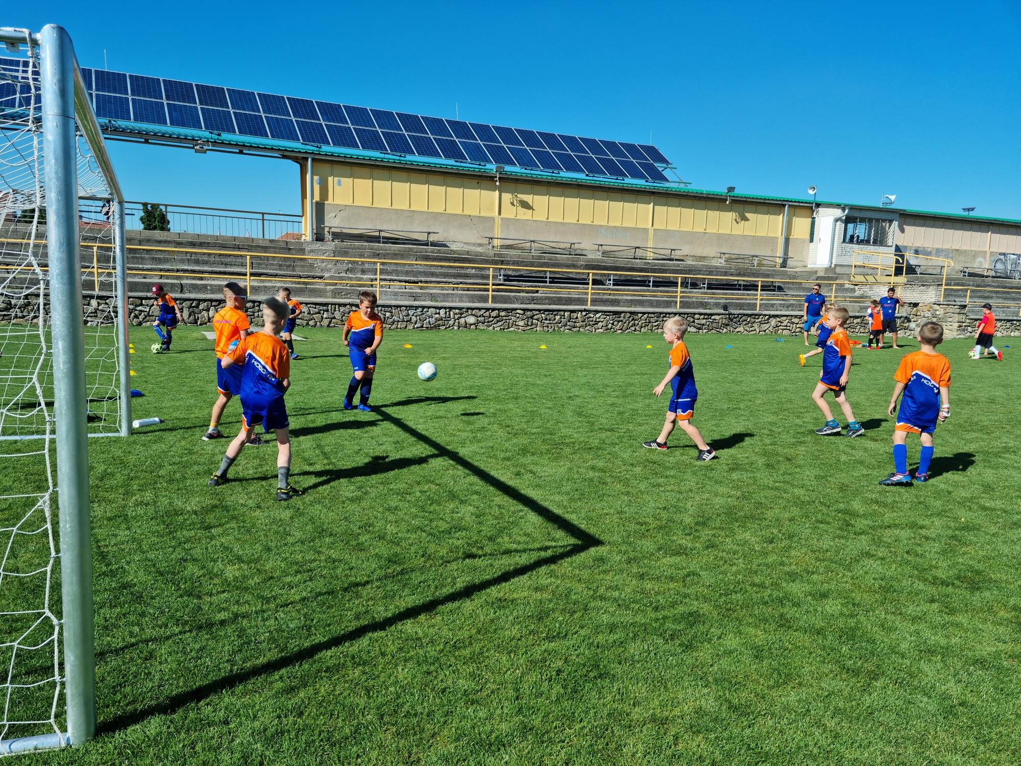 FOTO: Ročník 2014 si to na trávě rozdal s fotbalisty Baníku Ratíškovice