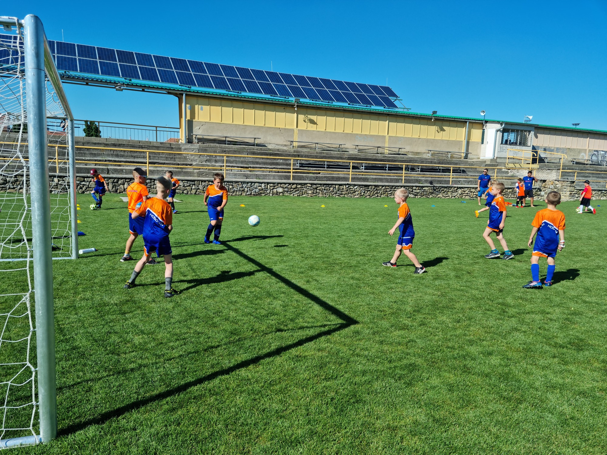 FOTO: Ronk 2014 si to na trv rozdal s fotbalisty Banku Ratkovice